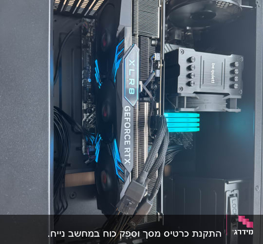 כרטיס גרפי GeForce RTX ומאוורר במארז מחשב